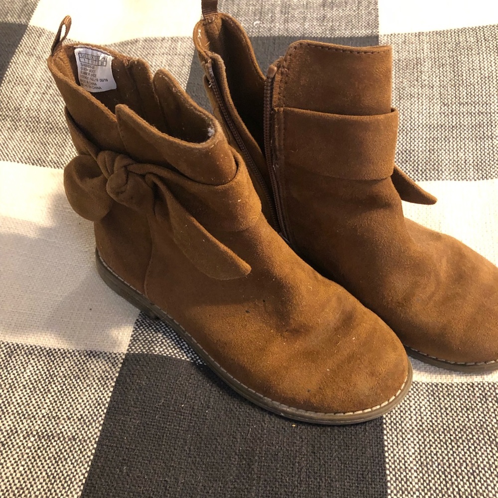 Gap girls suede bow booties